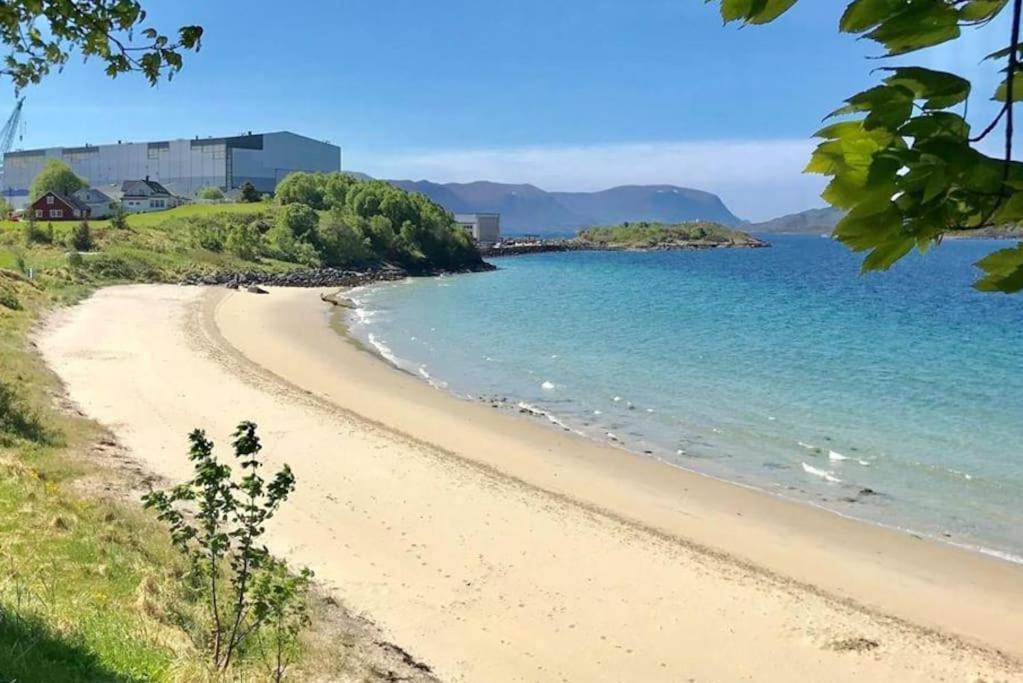 Charming House In With Free Parking * Ulsteinvik