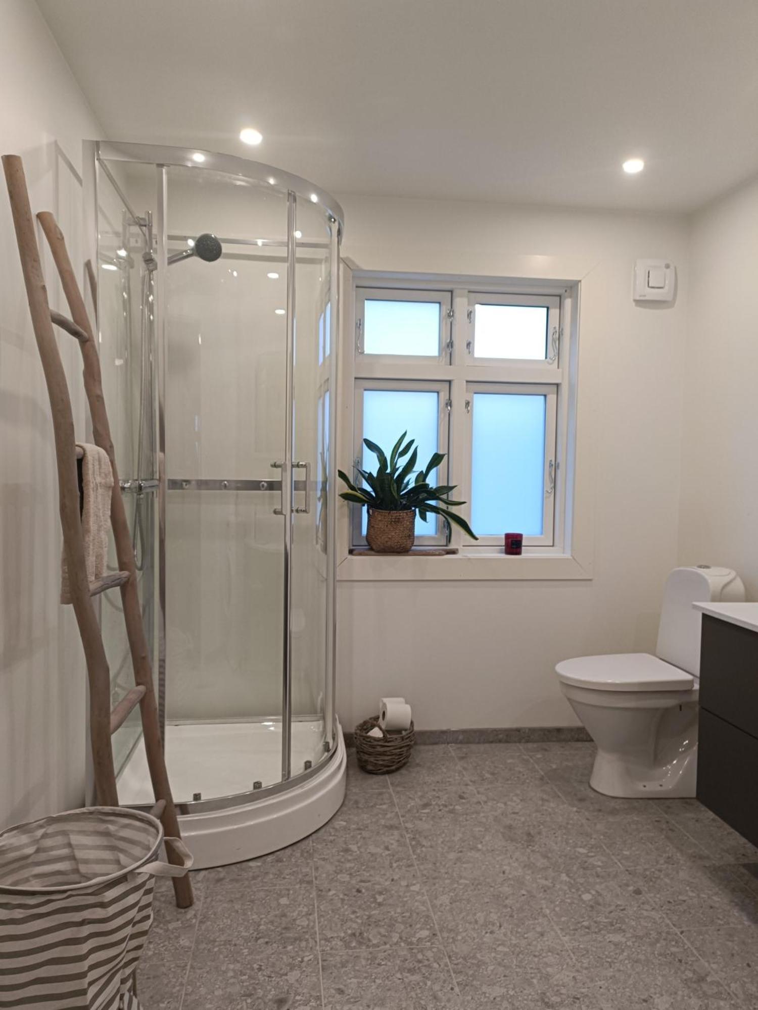 Charming House In With Free Parking Holiday home Ulsteinvik